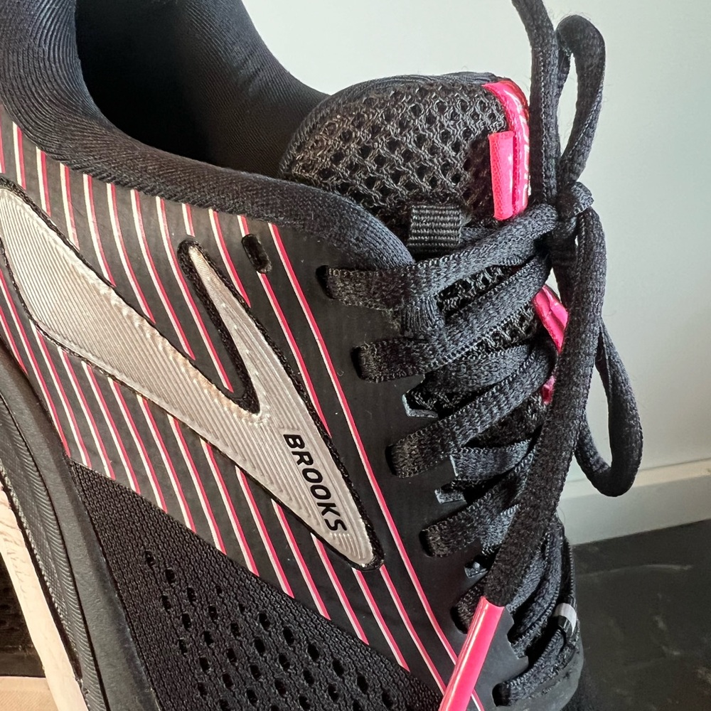 Brooks 14 sneakers - Picture 2 of 9